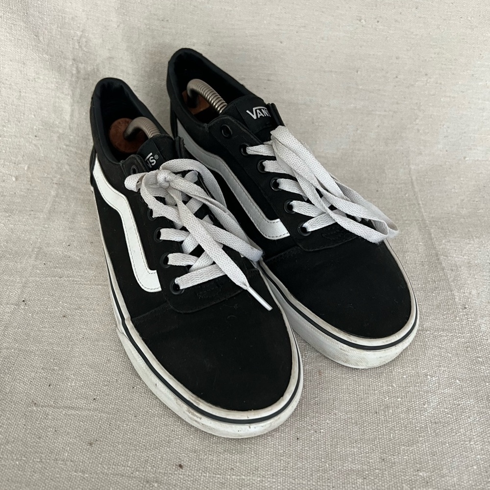 Classic Vans with Box - Women’s Size 9 - Black & White - Picture 3 of 8